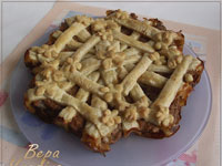 Мясной пирог из слоёного теста
