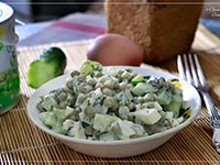 Салат с горошком
