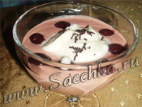 Вишневый десерт с шоколадом