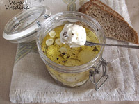 Маринованный в оливковом масле сыр