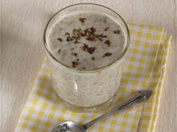 Утренний десерт из йогурта с ржаным хлебом