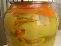 Маринованный перец с морковью
